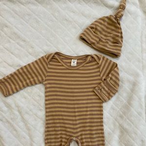 Kate Quinn long sleeve footie with knot hat